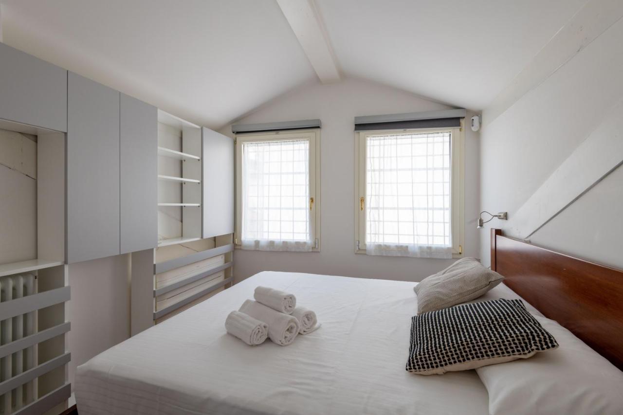 Milano Apartments Voghera Bagian luar foto