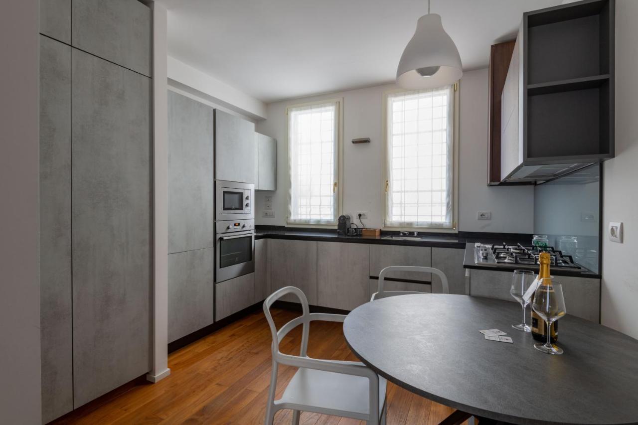 Milano Apartments Voghera Bagian luar foto