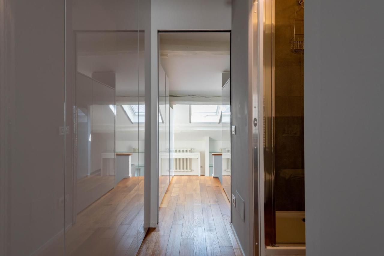 Milano Apartments Voghera Bagian luar foto